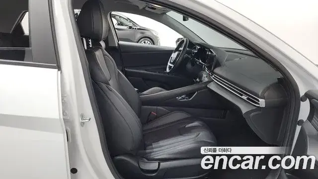 Hyundai The New Avante Hybrid 2020 — Photo 13/20