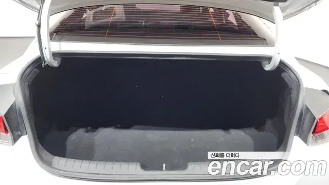 Hyundai The New Avante Hybrid 2020 — Photo 9/20