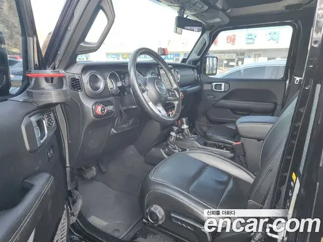 Jeep Wrangler 2021 — Фото 13/20