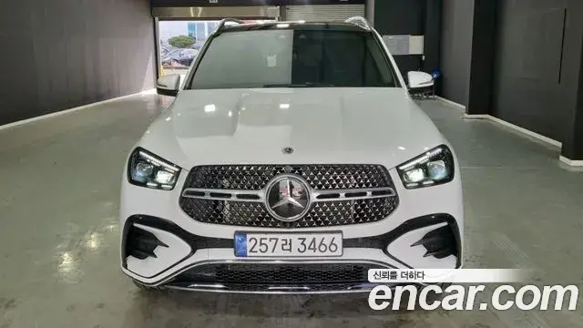 Mercedes-Benz GLE-Class 2024 — Фото 1/18