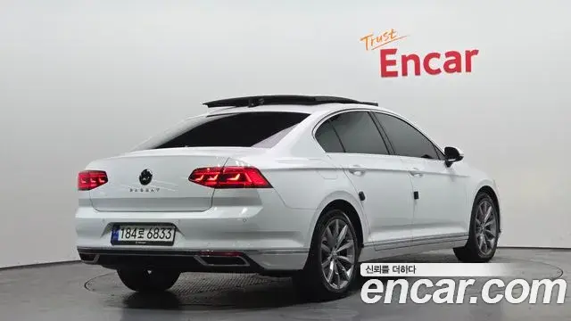 Volkswagen Passat GT 2022 — Şəkil 17/20