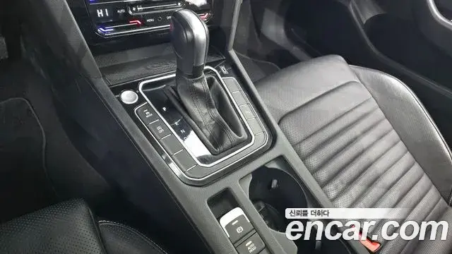 Volkswagen Passat GT 2022 — Şəkil 18/20
