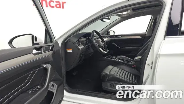 Volkswagen Passat GT 2022 — Şəkil 12/20
