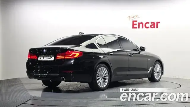 BMW 5 Series 2018 — ფოტო 11/20
