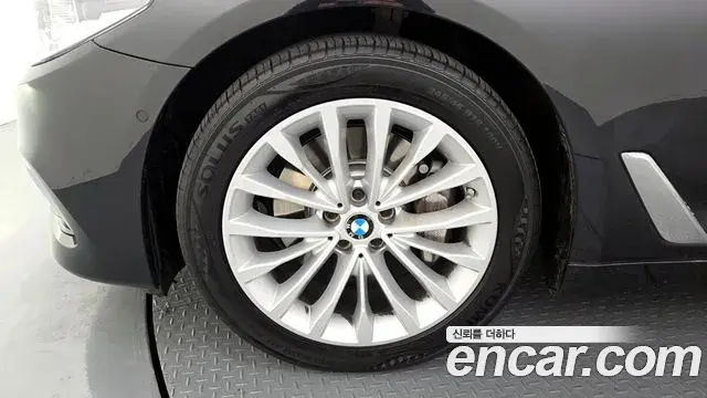 BMW 5 Series 2018 — ფოტო 20/20