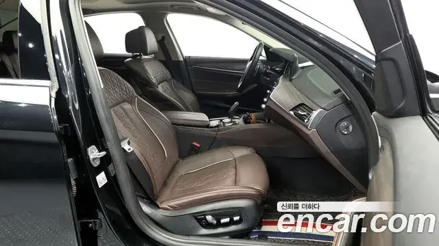 BMW 5 Series 2018 — ფოტო 9/20