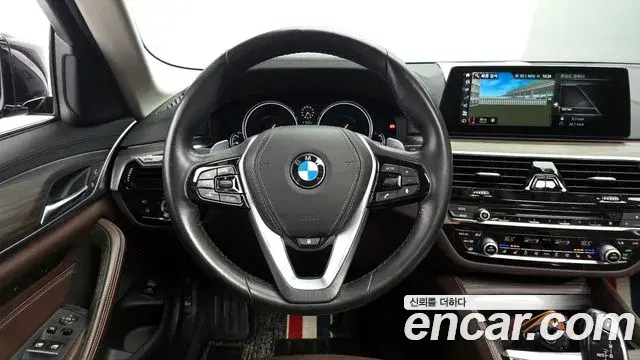 BMW 5 Series 2018 — ფოტო 2/20