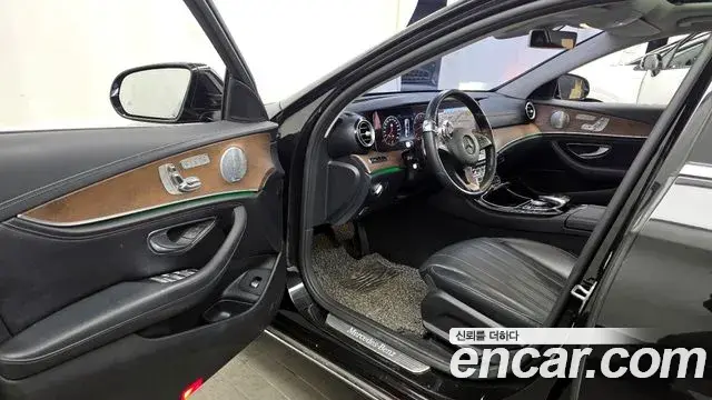 Mercedes-Benz E-Class 2018 — Фото 10/20