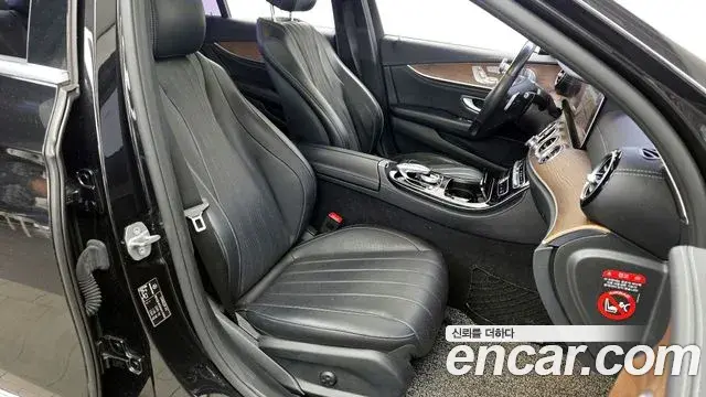 Mercedes-Benz E-Class 2018 — Фото 11/20