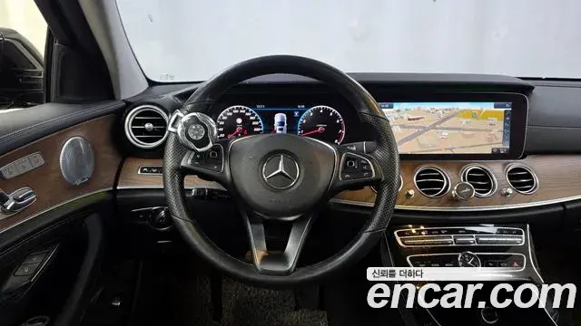 Mercedes-Benz E-Class 2018 — Фото 13/20