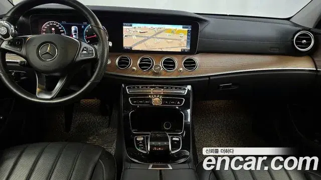 Mercedes-Benz E-Class 2018 — Фото 14/20