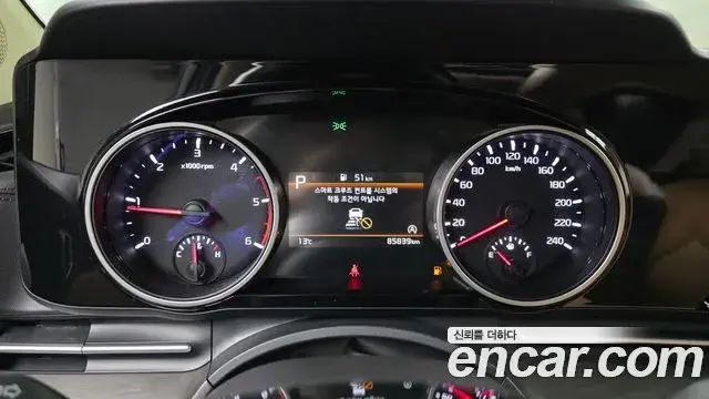 Kia Carnival 2022 — ფოტო 15/20