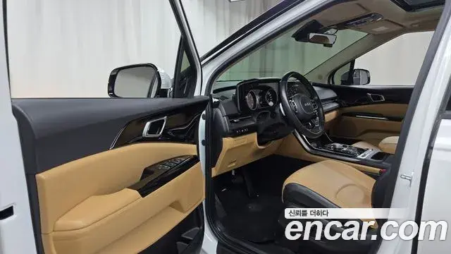 Kia Carnival 2022 — ფოტო 17/20