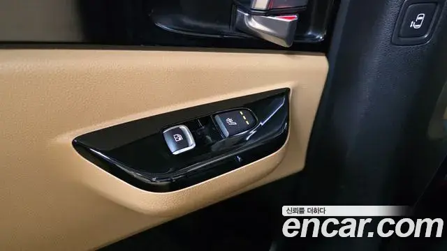 Kia Carnival 2022 — ფოტო 6/20