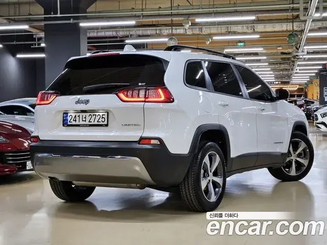 Jeep Cherokee 2022 — Фото 1/20