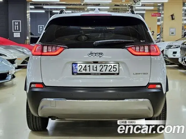 Jeep Cherokee 2022 — Фото 3/20