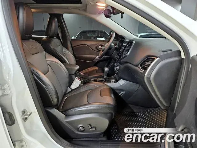 Jeep Cherokee 2022 — Фото 12/20