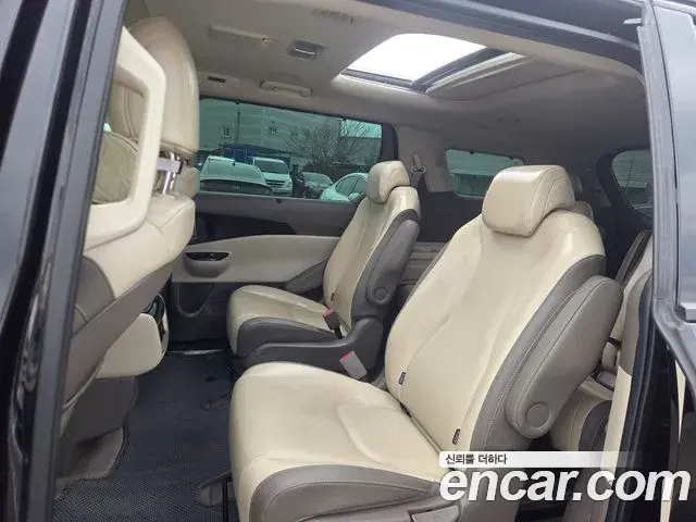 Kia Carnival 2023 — Фото 9/20