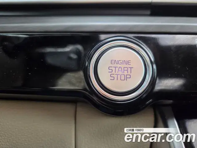 Kia Carnival 2023 — Фото 18/20