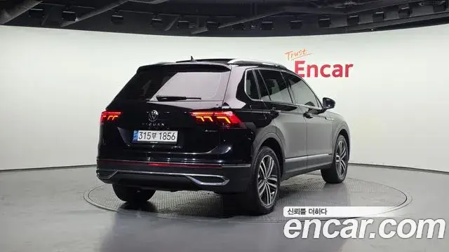 Volkswagen Tiguan 2021 — Фото 2/20