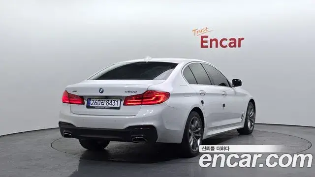 BMW 5 Series 2018 — Photo 8/20