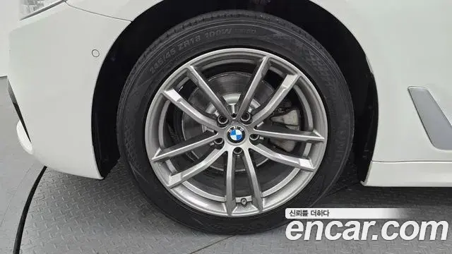 BMW 5 Series 2018 — Photo 7/20