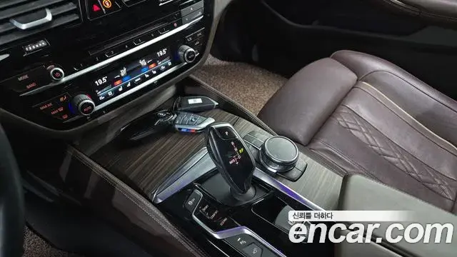 BMW 5 Series 2018 — Photo 19/20