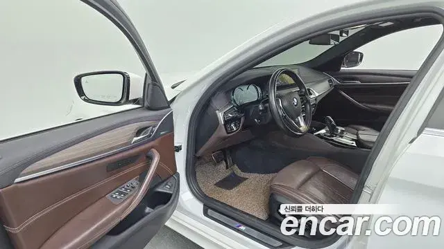 BMW 5 Series 2018 — Photo 10/20