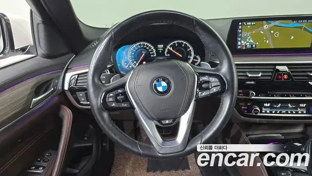 BMW 5 Series 2018 — Photo 9/20