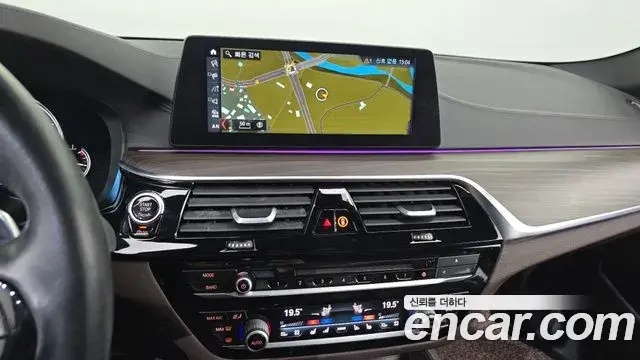 BMW 5 Series 2018 — Photo 13/20