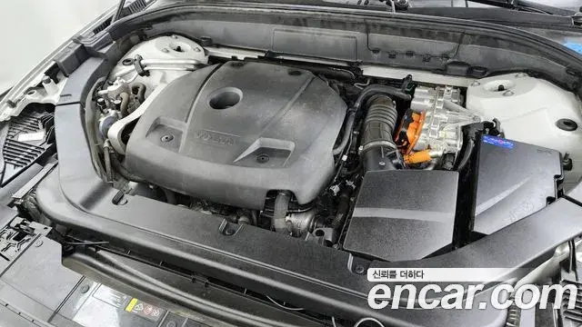 Volvo XC60 2021 — Şəkil 9/20