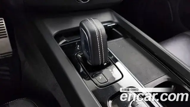 Volvo XC60 2021 — Şəkil 20/20