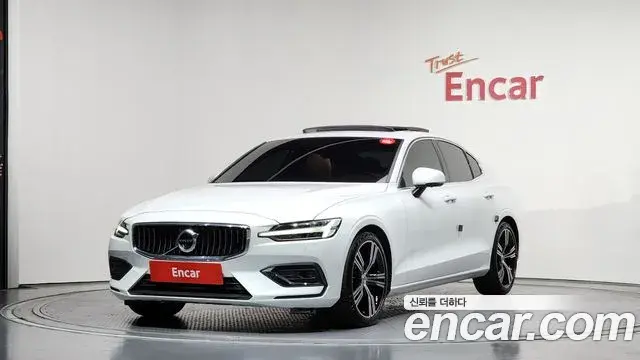 Volvo S60 2019 — Фото 1/20