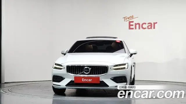 Volvo S60 2019 — Фото 3/20