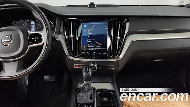 Volvo S60 2019 — Фото 14/20