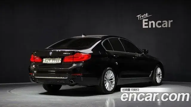 BMW 5 Series 2018 — Şəkil 14/20
