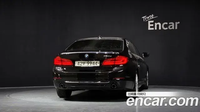 BMW 5 Series 2018 — Şəkil 8/20