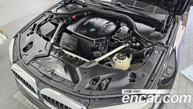 BMW 5 Series 2018 — Şəkil 12/20