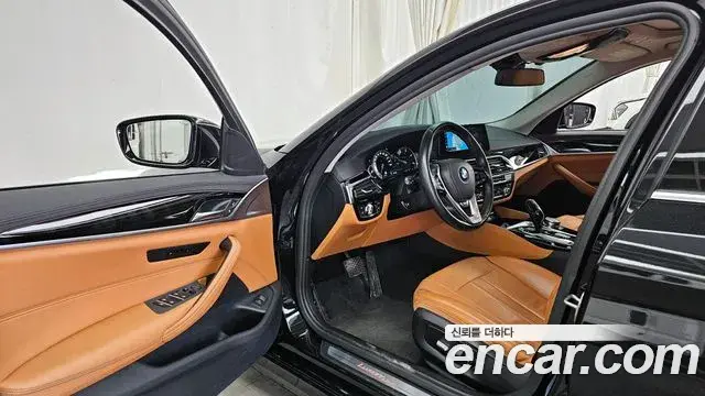 BMW 5 Series 2018 — Şəkil 5/20