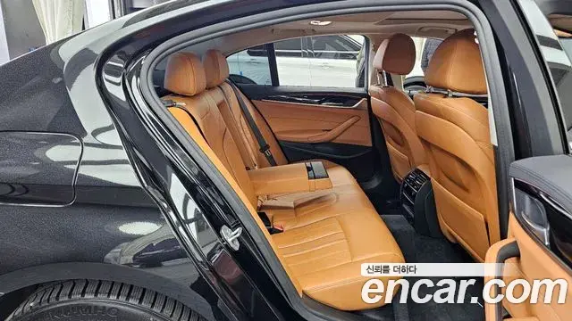 BMW 5 Series 2018 — Şəkil 10/20