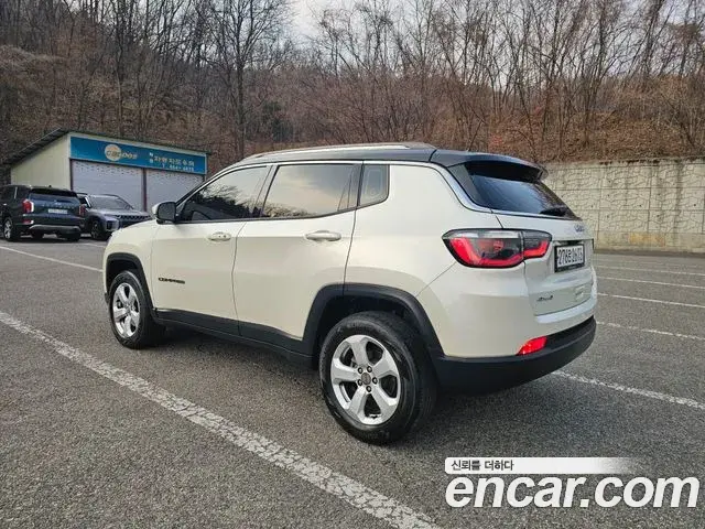 Jeep Compass 2019 — ფოტო 7/20