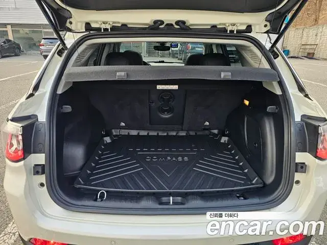 Jeep Compass 2019 — ფოტო 15/20