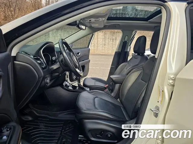 Jeep Compass 2019 — ფოტო 17/20