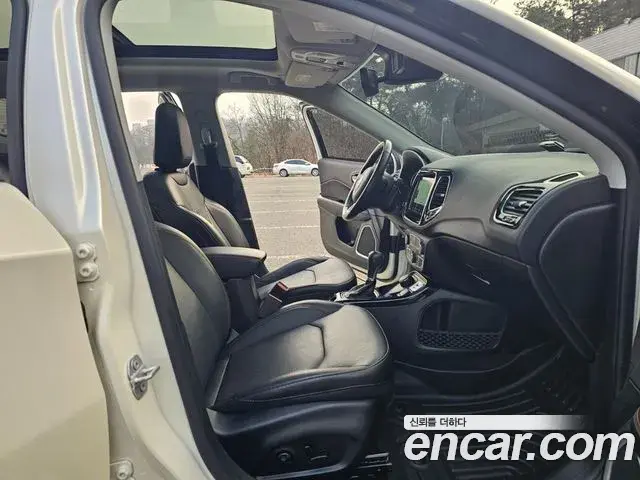 Jeep Compass 2019 — ფოტო 18/20