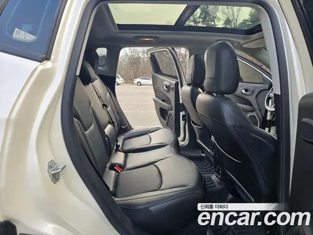 Jeep Compass 2019 — ფოტო 16/20