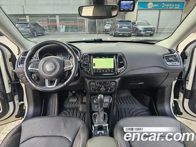 Jeep Compass 2019 — ფოტო 8/20