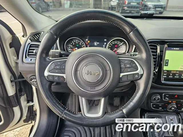 Jeep Compass 2019 — ფოტო 6/20