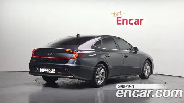 Hyundai Sonata Hybrid 2021 — Photo 18/20