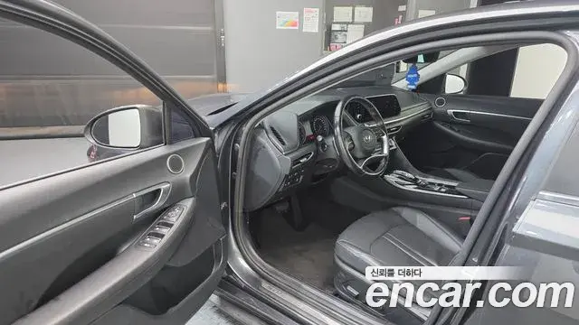 Hyundai Sonata Hybrid 2021 — Photo 8/20