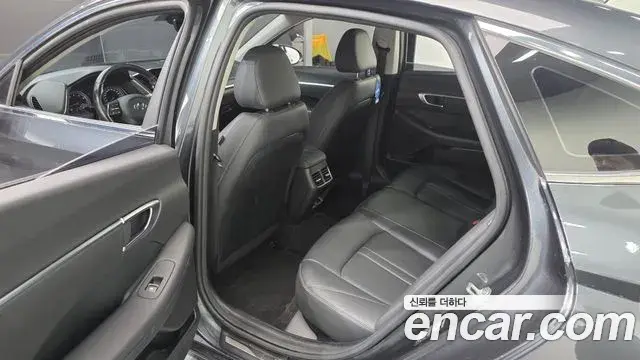 Hyundai Sonata Hybrid 2021 — Photo 1/20